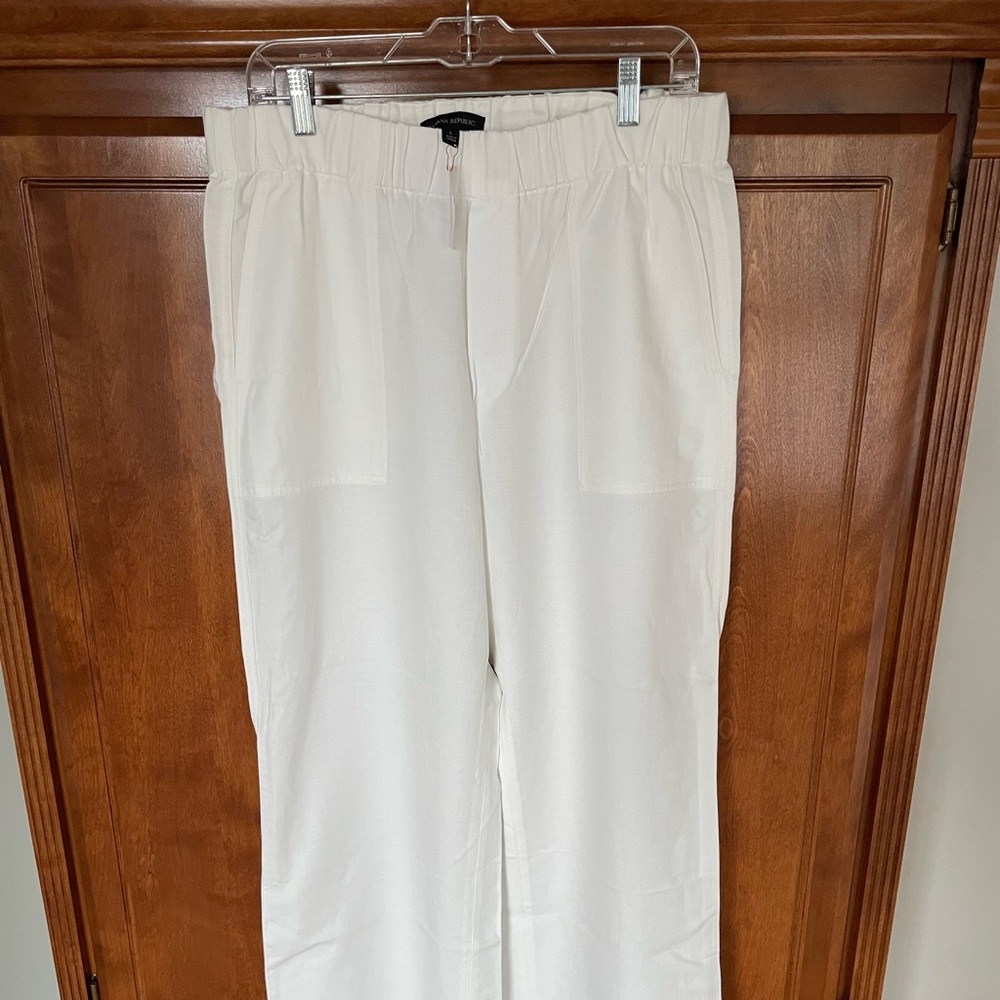 New with tags never worn white linen pants!